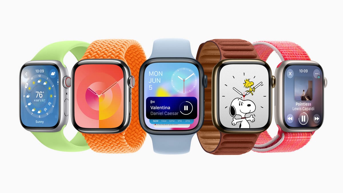 Apple Watch بلاستيكية